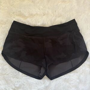Lululemon Black Camo Speed ups Size 6, 2.5”